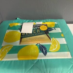 NWT Large Beach Zipper Blanket with teal Lemon pattern